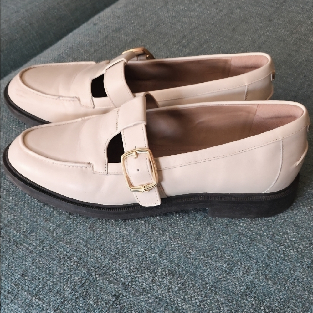 Sam Edelman | Cream Loafers with Gold Accent 9